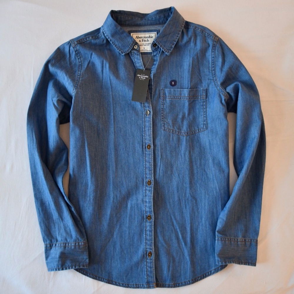 BRAND NEW A&F Button-Down Chambray Shirt w/tags